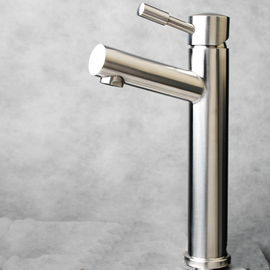 Robinets multifonctionnels de lavabo de l'eau de nouveau de conception de salle de bains robinet moderne d'évier fournisseur