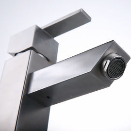 Robinet simple de bassin de trou de bâti de plate-forme d'acier inoxydable fournisseur